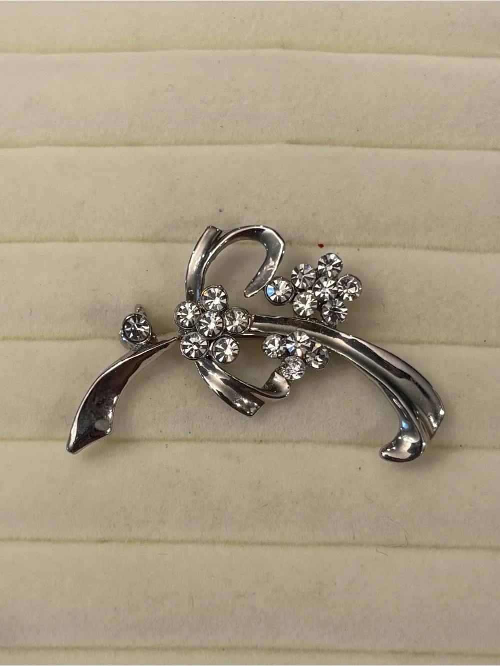 Vintage Style Brooch Silver Tone Rhinestone‎ Floral Bouquet Pin